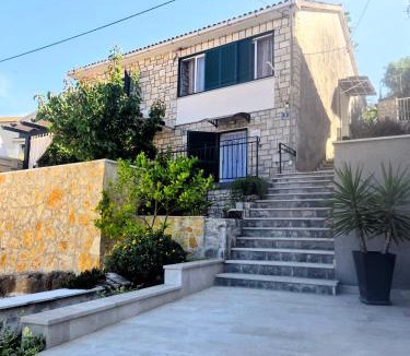 Splitska Apartment | Apartman NONO