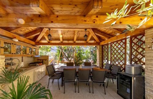 Kostrena Apartment | Pool and Garden Apartments Hortenzija