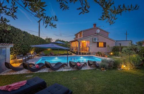 Dracevac Villa | Villa Mia & Iva for 6 plus 2 people near Poreč with private pool & kids playground - pet friendly