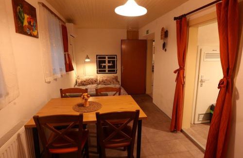 Praprotna Polica House | Hiša Varleh