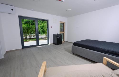 Hrib pri Hinjah Apartment | Cirus Riverfront Kolpa & Rafting