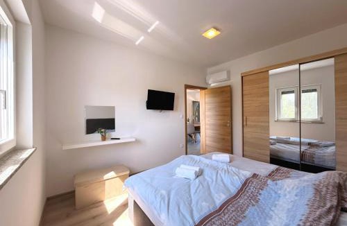 Polje Apartment | Lavanda Verde - Pool Apartments
