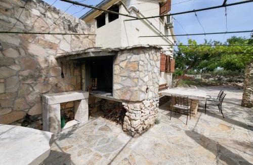 Supetar House | Robinson crusoe style house "MASLINA'