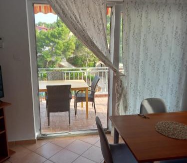 Cove Basina (Jelsa) Apartment | Apartmani Antonio Basina