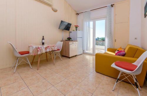 Brinje Apartment | Beachfront Apartments Lozica