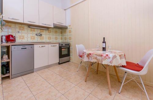Brinje Apartment | Beachfront Apartments Lozica