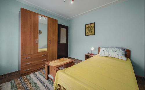 Crveni Vrh Apartment | Apartment Crveni - a three bedroom apartment with a stunning sea view
