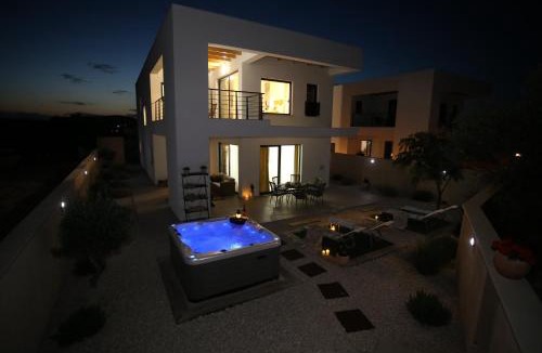 Jezera Villa | Elegant Villa Punta Sol with hot tube, walk to sea and center