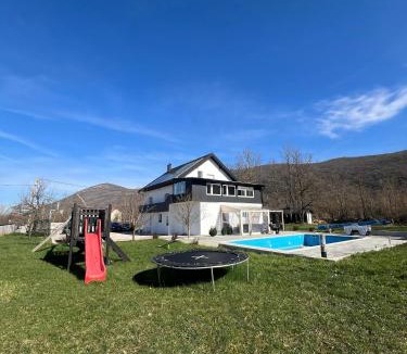 Lovinac House | Lika Relax and Party House with sauna, jacuzzi and outdoor heated swimming pool