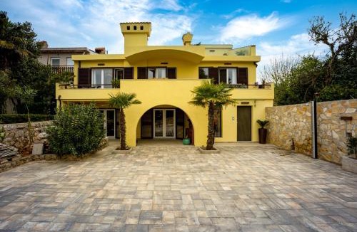 Punat House | Holiday Home PUNAT OASIS with breathtaking Sunset & Sea View
