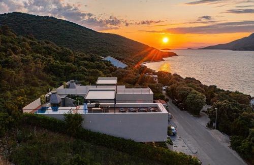 Cove Tri Zala (Zrnovo) Villa | Villa Radman