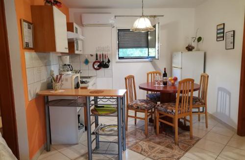 Sikici Apartment | Romantic Apartment Flower