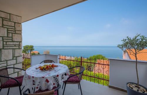 Crveni Vrh Apartment | Apartment Crveni - a three bedroom apartment with a stunning sea view