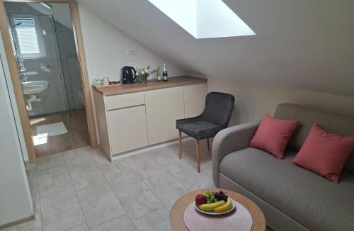 Bostanj Bed & Breakfast | BRIGITA Holiday Rooms - udobje, mir in sprostitev v bližini jezera
