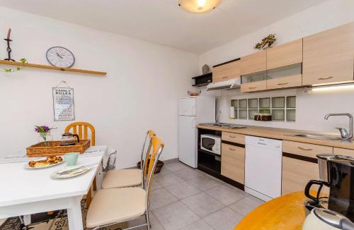 Razanj Apartment | Apartment Mezaroca
