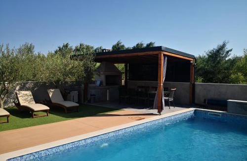Privlaka Villa | Villa Lela - Heated Pool, Sauna, BBQ, Activities