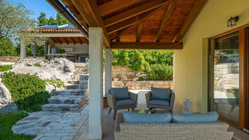 Makovci Villa | Family Casa Ida with pool and grill in Groznjan