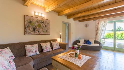 Tar Villa | Beautiful Villa Judita with pool in Tar
