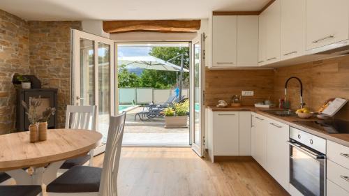 Livade Villa | Rustic villa Casa Mavretici with pool in Motovun