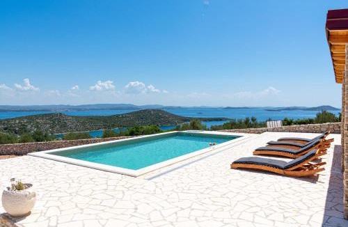 Tkon House | Family friendly house with a swimming pool Cove Triluke, Pasman - 13577