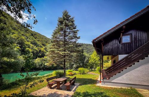 Crnomelj Apartment | Casa Kolpa
