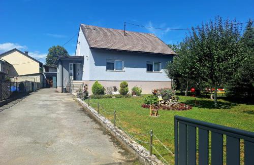 Karlovac House | Apartman Jelena with Private Garden & BBQ