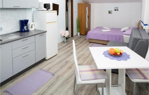 Povljana Apartment | Lovely Apartment In Povljana With Wifi
