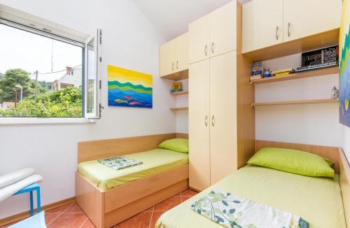 Donje Selo Apartment | Apartments by the sea Cove Donja Kruscica - Donja Krusica, Solta - 11146