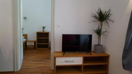 Kozarisce Apartment | Snežnik castle estate