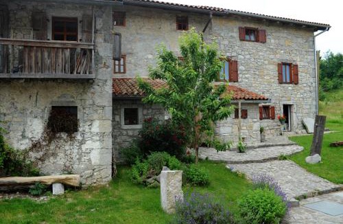 Robidisce House | Holiday Farmhouse Skvor