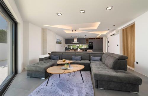 Rasopasno Villa | Villa Toscana with pool, sauna and jacuzzi