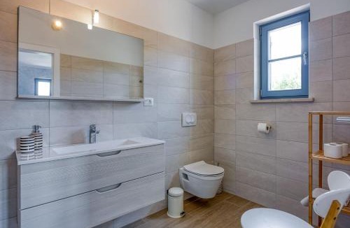 Mali Vareski Apartment | Villa Milo Mali Vareski with Pool - Happy Rentals