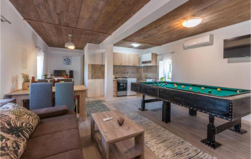 Gornje Ceranje House | Beautiful Home In Gornje Ceranje