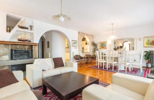 Okrug Gornji House | House Sea front