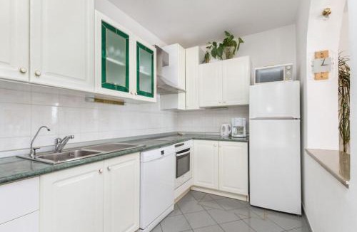 Okrug Gornji House | House Sea front