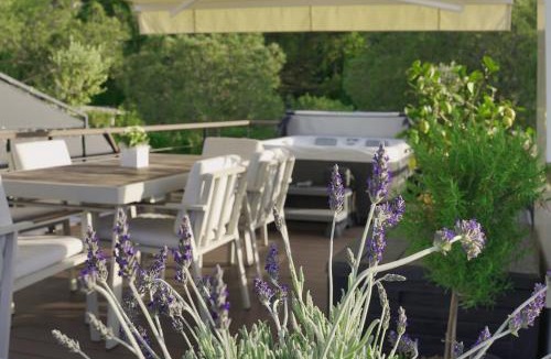 Seca House | MIRAMARE Romantic Experience with privat Jacuzzi - floating house