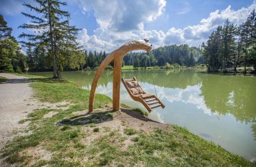Velike Bloke Ski Chalet | Forest Princess Chalet near Lake Bloke - Happy Rentals