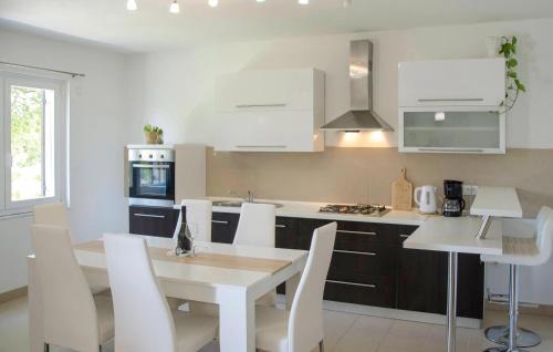 Smrika Apartment | Nice Apartment In Smrika With Wifi