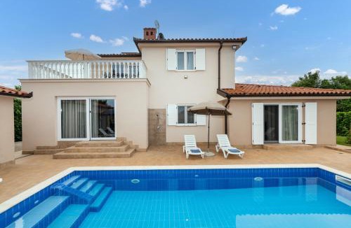 Radini Villa | Villa Moraiolo- family vacation with pool, jacuzzi and sauna