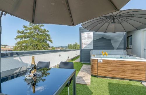 Trebnje House | Rooftop Home With Whirlpool & Sauna - Happy Rentals