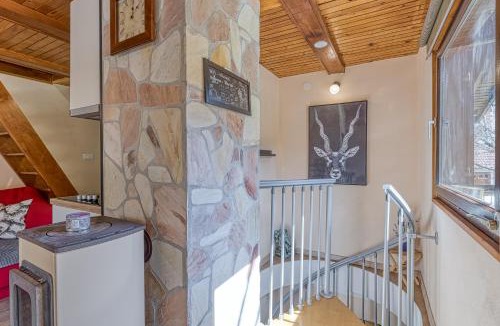 Hrib pri Hinjah Ski Chalet | Rozi's Riverside Cottage - Happy Rentals