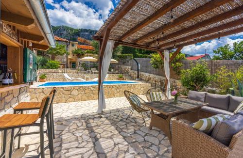 Bribir Villa | Villa Cocoon - Vacation Home with Heated Pool & Garden