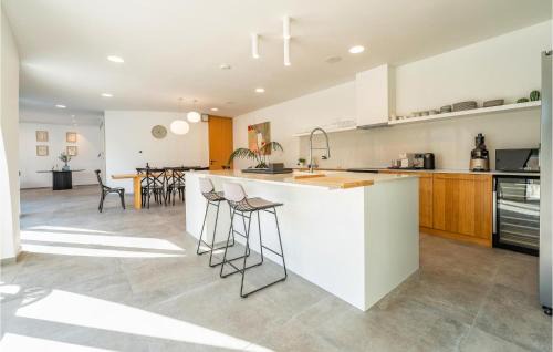 Srima House | Cozy Home In Srima With Kitchen
