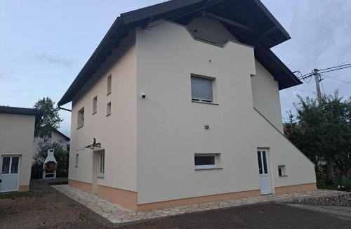 Slunj Apartment | Apartment Dado