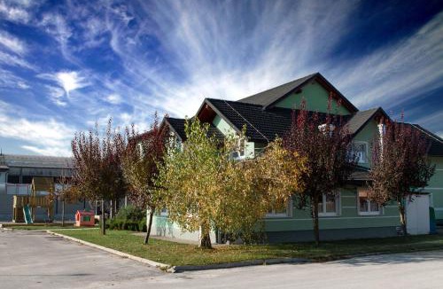 Cerknica Bed & Breakfast | Rooms En Krajcar