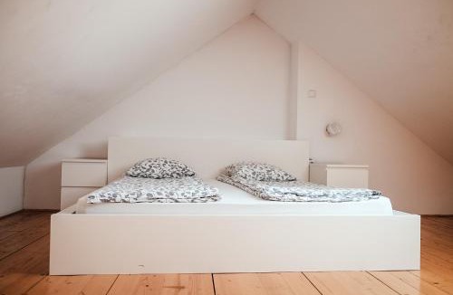 Kranj Bed & Breakfast | Layer Residences