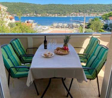 Supetarska Draga Apartment | Apartments Poljak