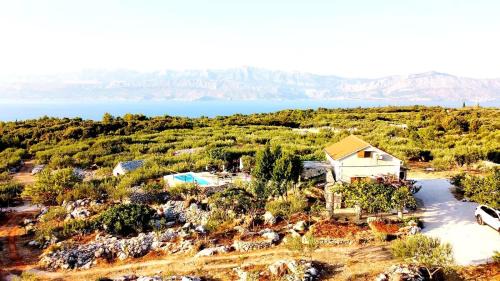Supetar House | Robinson crusoe style house "MASLINA'