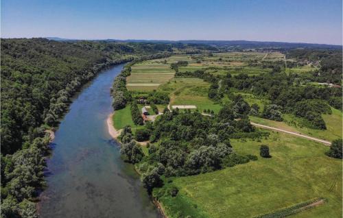 Glina House | Two-Bedroom Holiday Home In Pokupska Slatina