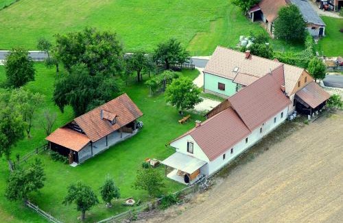 Ljutomer Apartment | RANČ JUREŠ - Relaxing Countryside Escape